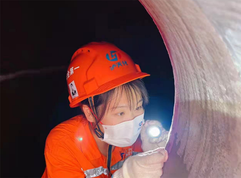   瀘天化弘旭檢測(cè)員工的另類(lèi)“開(kāi)擺”與“躺平”--瀘天化弘旭公司檢測(cè)中心海天化大修側(cè)記(圖1)