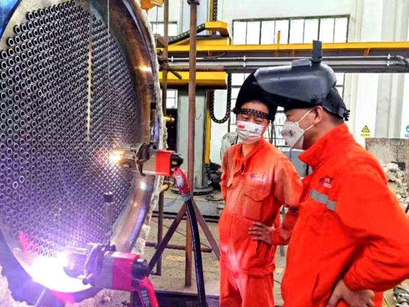 立足實體拼創(chuàng)新 鐵馬踏破鑄夢來---瀘天化弘旭公司制造的國內第二臺全國產特種高壓設備交付使用(圖3)