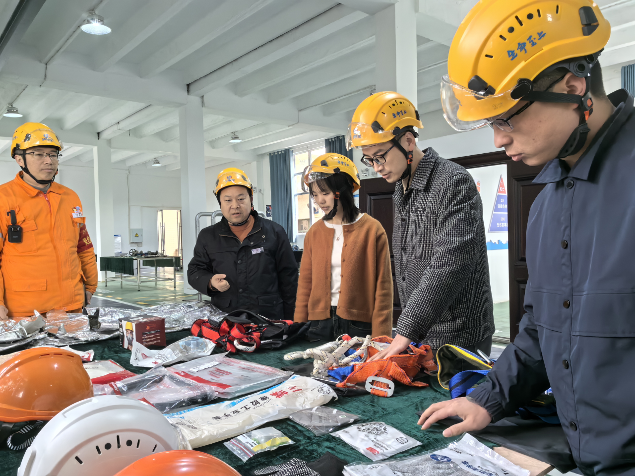 ?瀘天化集團(tuán)安全生產(chǎn)專項(xiàng)督導(dǎo)組赴弘旭公司開(kāi)展實(shí)地檢查(圖2)