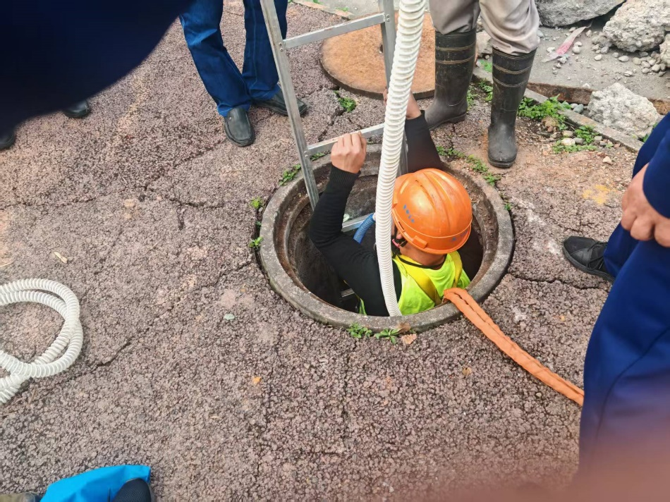 化工園區(qū)西區(qū)污水提升項(xiàng)目 有限空間作業(yè)順利完成(圖3)